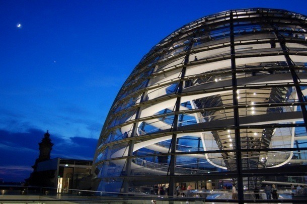 Berlin Reichstag - noční pohled kopule